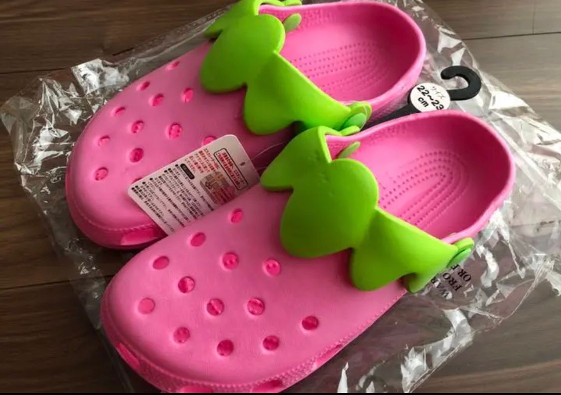 This is an offer made on the Request: Looking for strawberry crocs