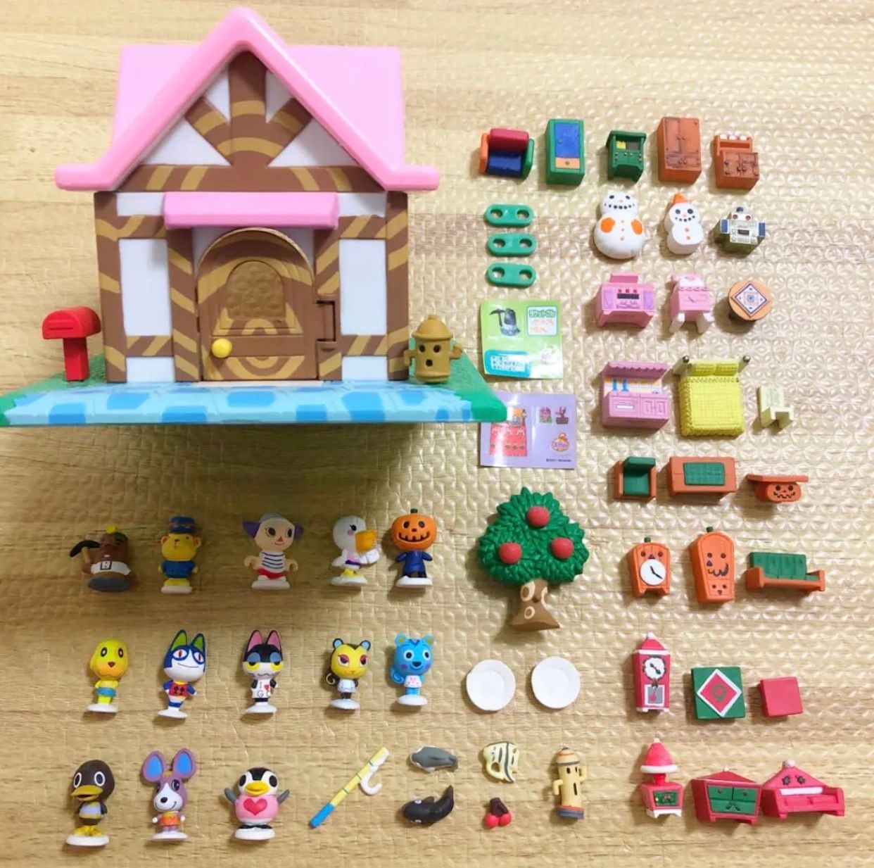 This is an offer made on the Request: Animal crossing figures/houses
